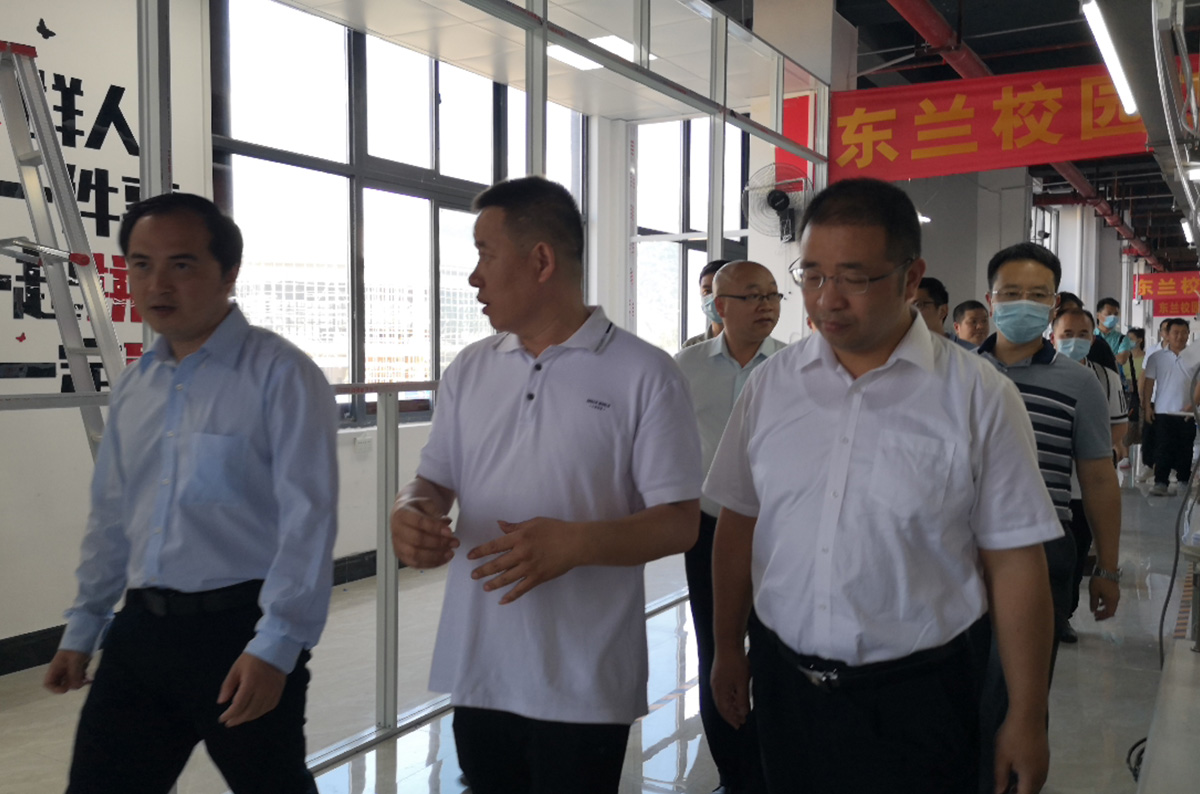 5.16龙华区教育局考察团(图7)