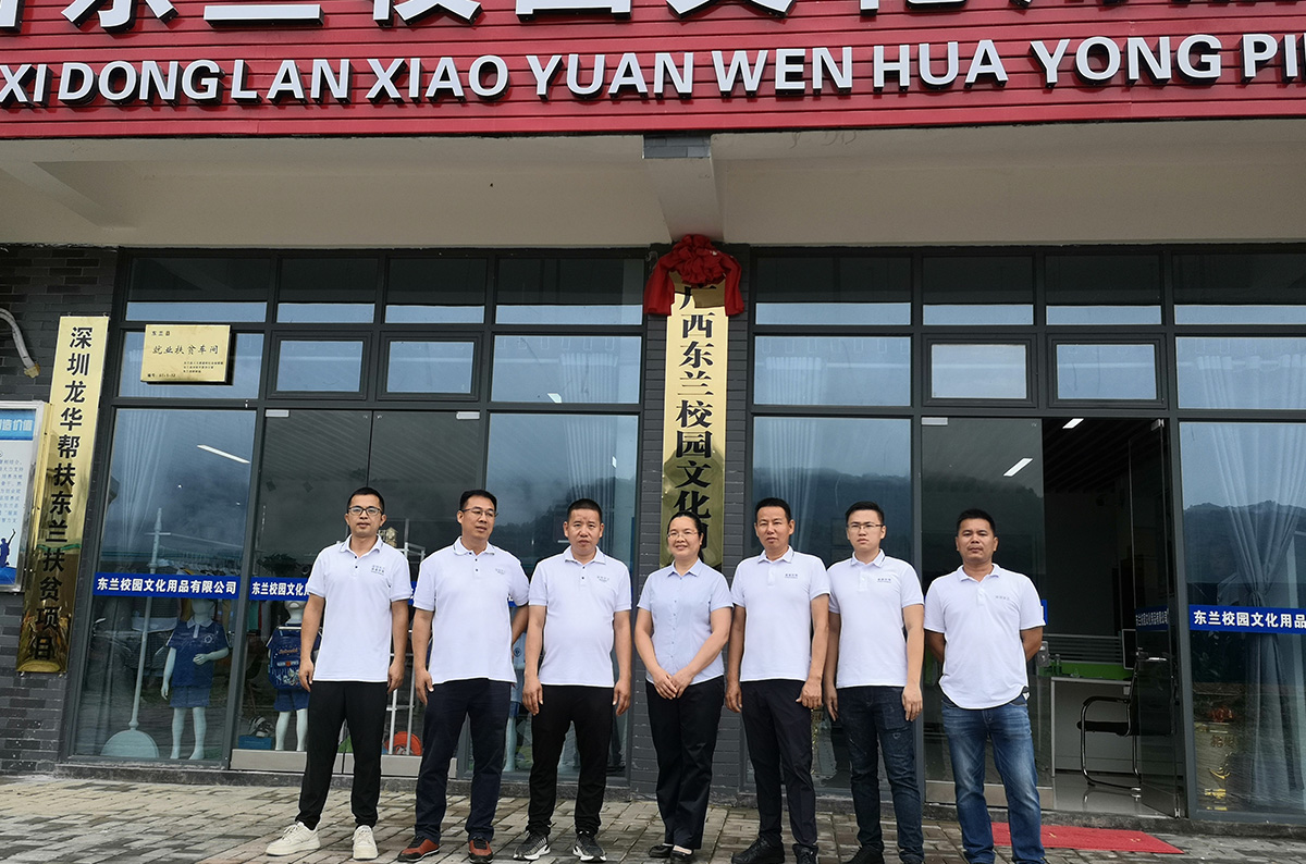 6.9东兰县统战部部长覃爱梅(图1)