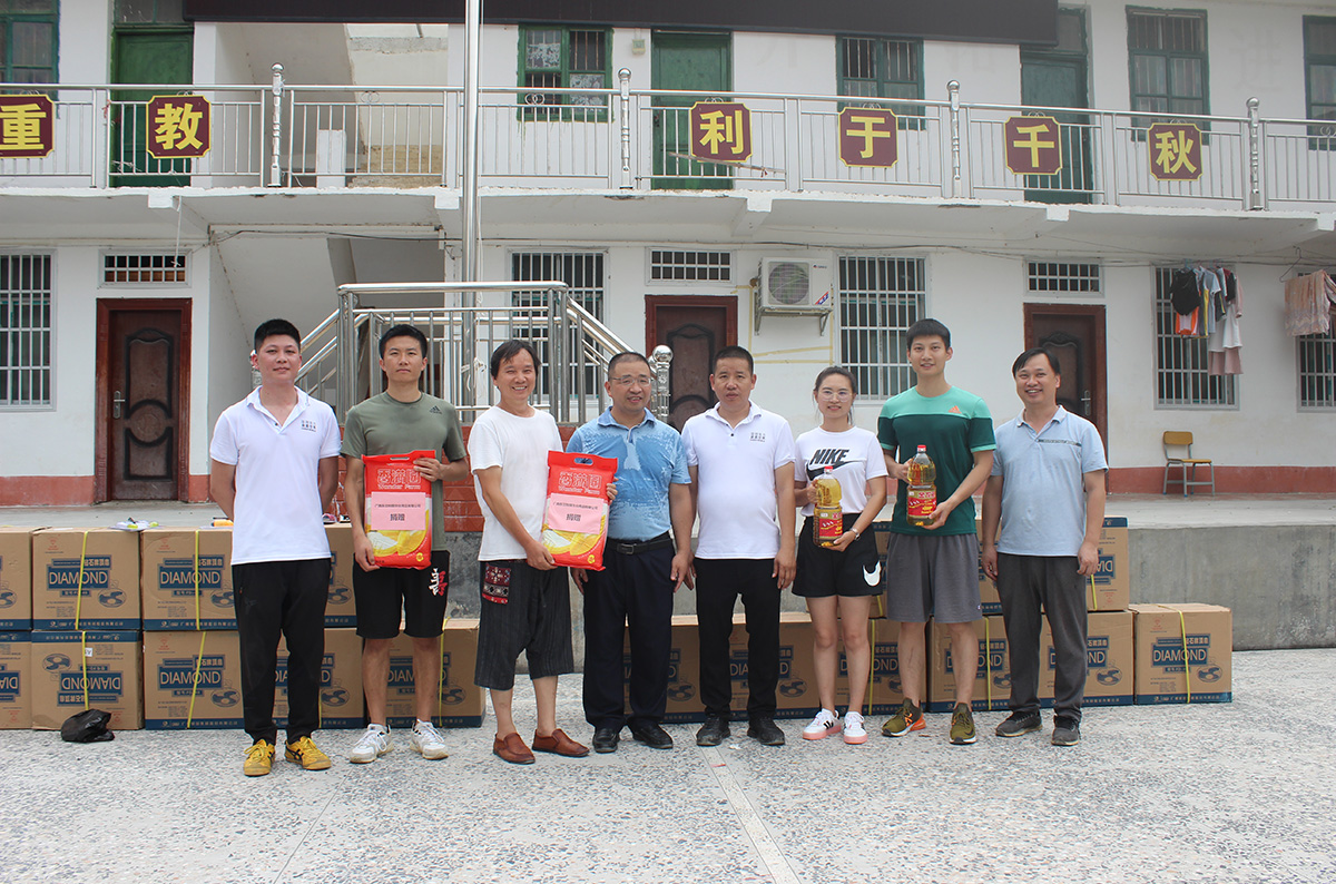 6.13广西东兰校园文化用品有限公司前往大同乡板坡小学捐赠活动(图12)