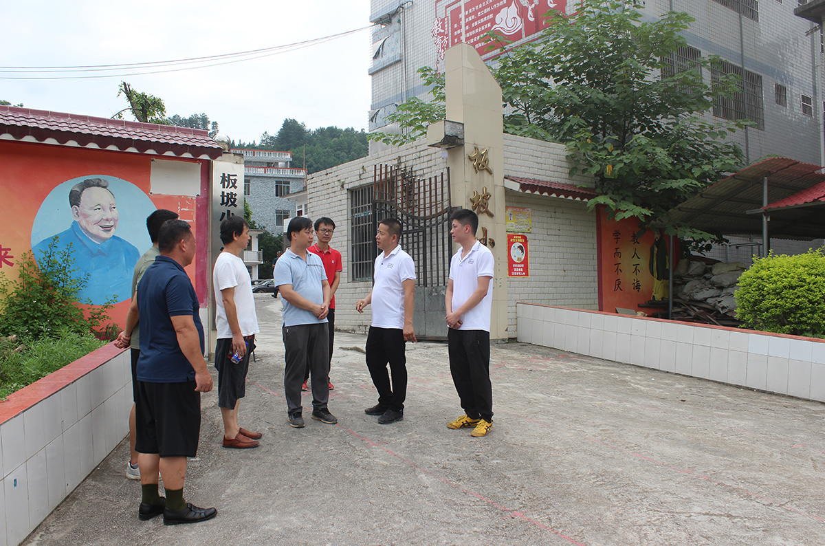 6.13广西东兰校园文化用品有限公司前往大同乡板坡小学捐赠活动(图14)