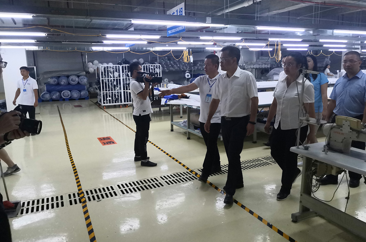 2020年7月6号深圳市龙华区委常委、统战部部长詹惠军一行15人莅临公司开展扶贫协作活动(图3)