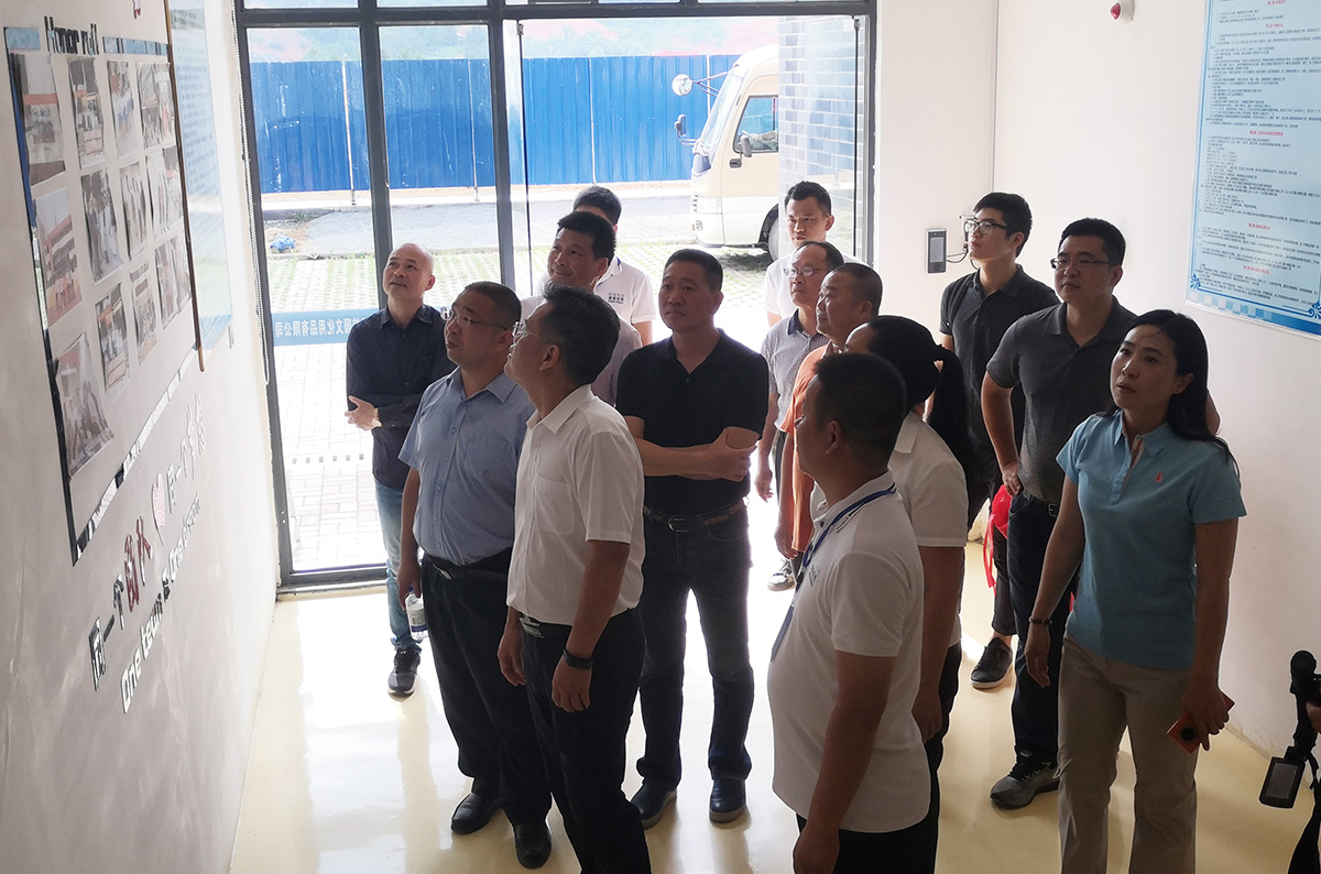 2020年7月6号深圳市龙华区委常委、统战部部长詹惠军一行15人莅临公司开展扶贫协作活动(图2)