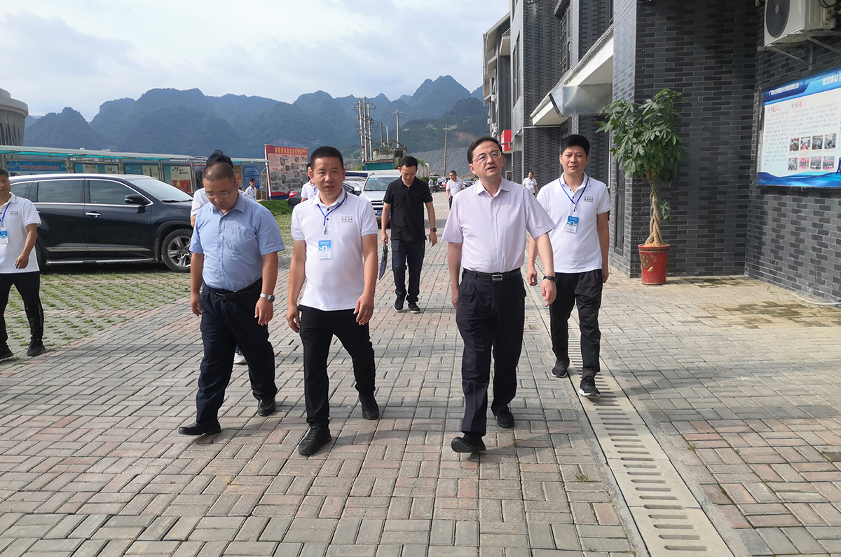 2020年7月6日广东省第二扶贫工作组组长邝兵莅临公司开展调研指导工作